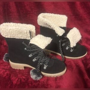 G H Bass Co. NEW black suede ankle boots w/ pom poms Sz 9 M No box 0773-3841-001